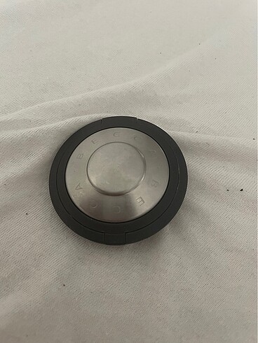 Becca Becca krem aydınlatıcı