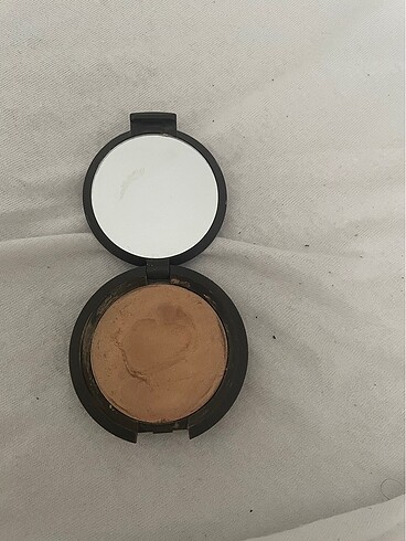 Becca krem aydınlatıcı