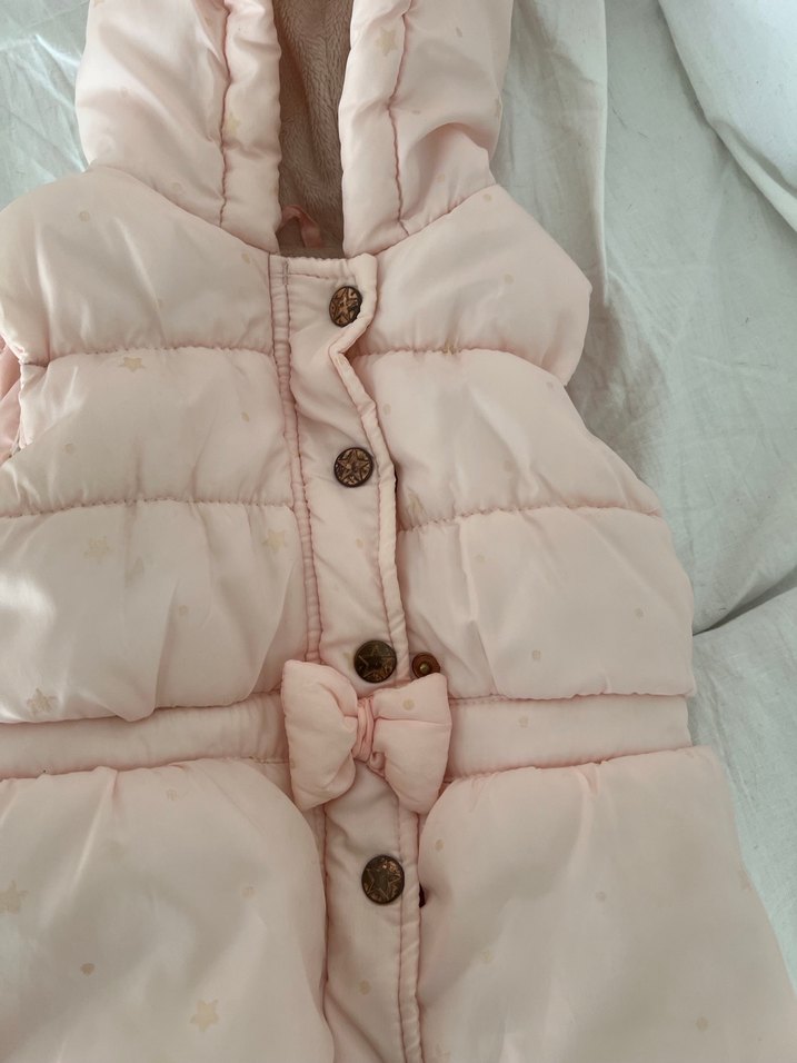 Kız Çocuk Pembe Kapüşonlu Düğmeli Yelek - Görsel 2