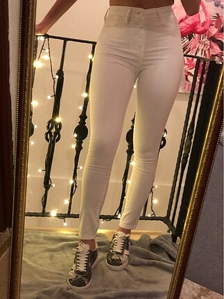 Dar Paça Düğmeli Beyaz Skinny Pantolon Jean