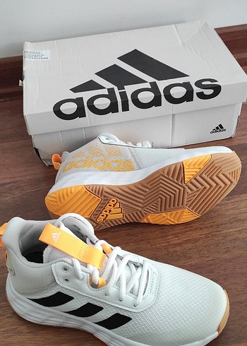 35 Beden beyaz Renk adidas ayakkabı