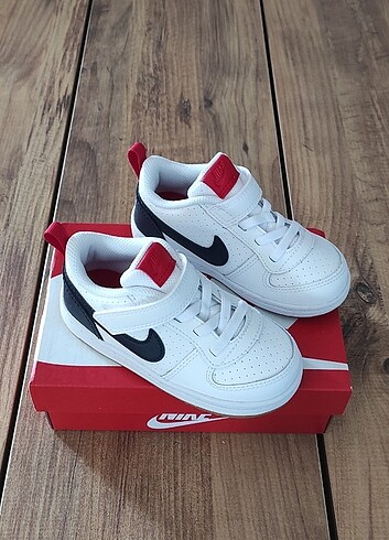 25 Beden beyaz Renk Nike ayakkabı