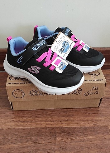 26 Beden siyah Renk Skechers ayakkabı