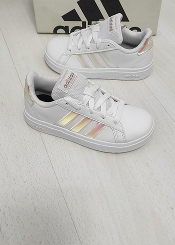 Beyaz Adidas Kız Çocuk Spor Ayakkabı - Görsel 4