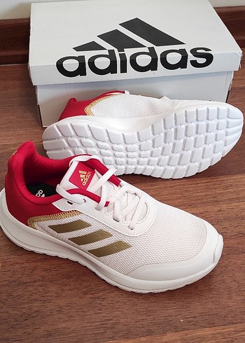 35 Beden beyaz Renk Adidas Beyaz Kırmızı Spor Ayakkabı