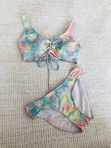 Batik desenli bikini