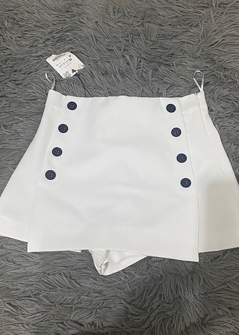 Zara Düğmeli Beyaz Şort Etek