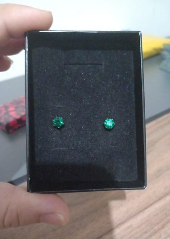 Minimalist Yeşil Kadın Küpe