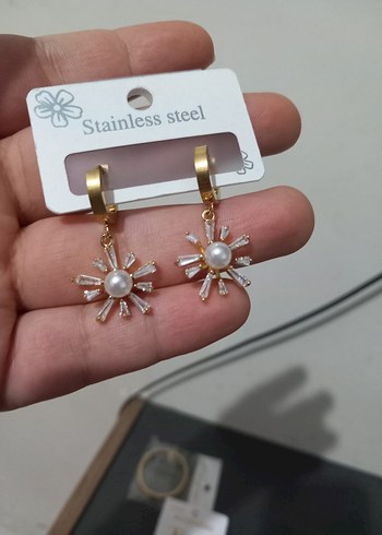 Diğer Altın Renk Mini Boncuklu Küpe