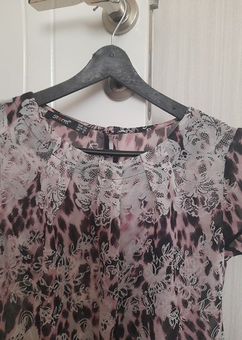 Dantel Detaylı Pembe Batik V Yaka Kadın Bluz