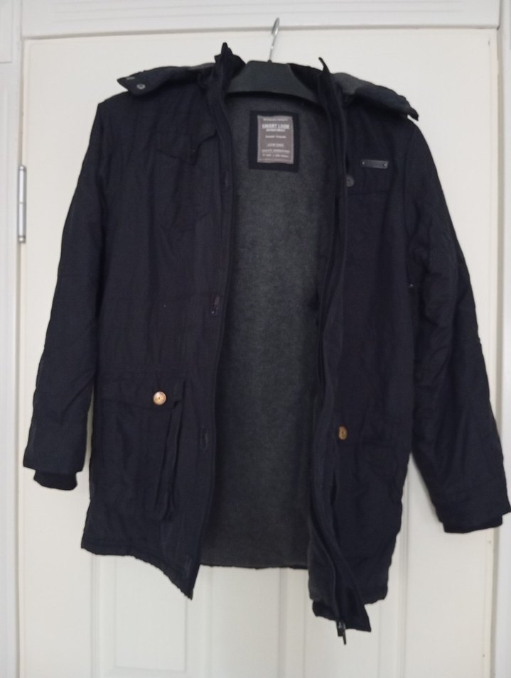 Erkek Çocuk Siyah Düğmeli Kaban - Görsel 3