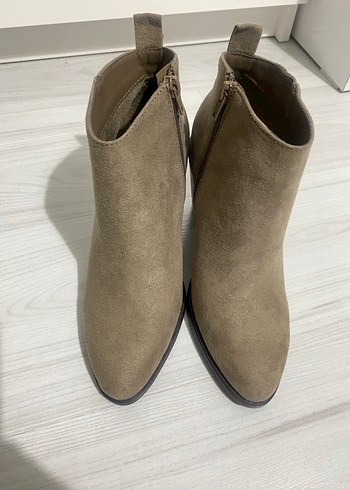 Bej Süet Kadın Topuklu Bot - Görsel 3