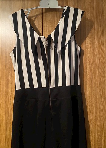 V Yaka Çizgili tulum - Görsel 4