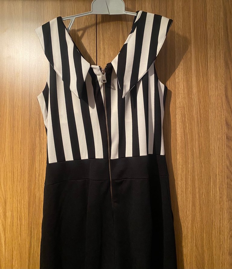 V Yaka Çizgili tulum - Görsel 4