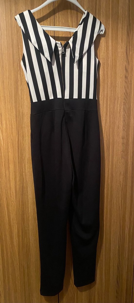 V Yaka Çizgili tulum - Görsel 3