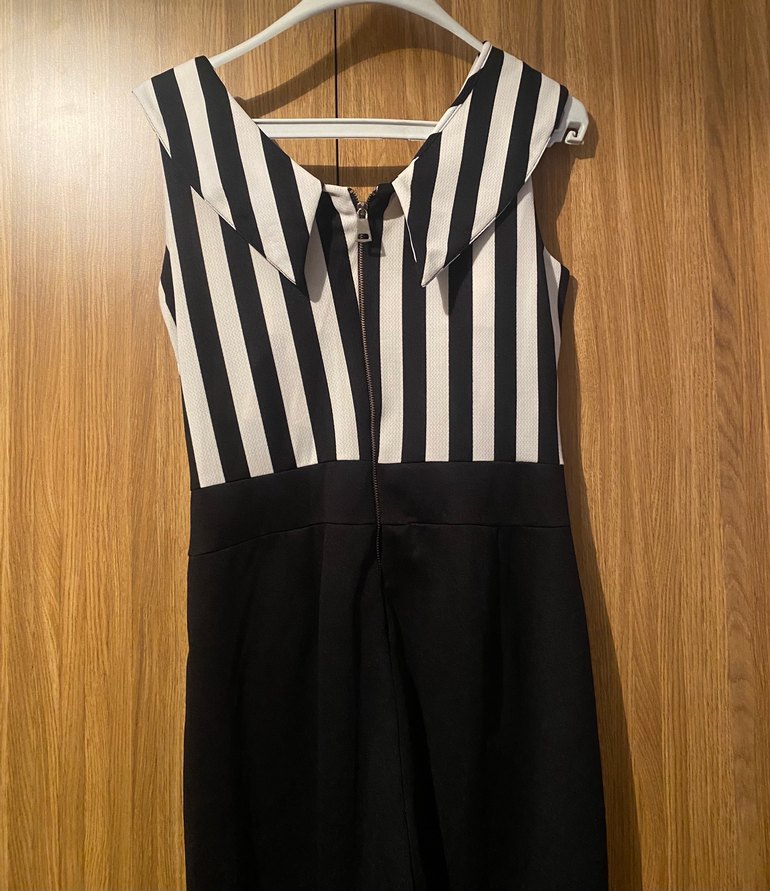 V Yaka Çizgili tulum - Görsel 2