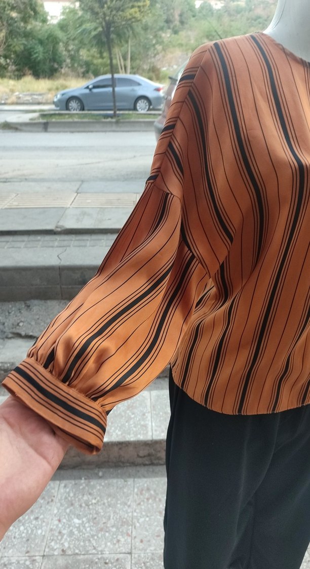 Kahverengi Çizgili Uzun Kollu Bluz - Görsel 2