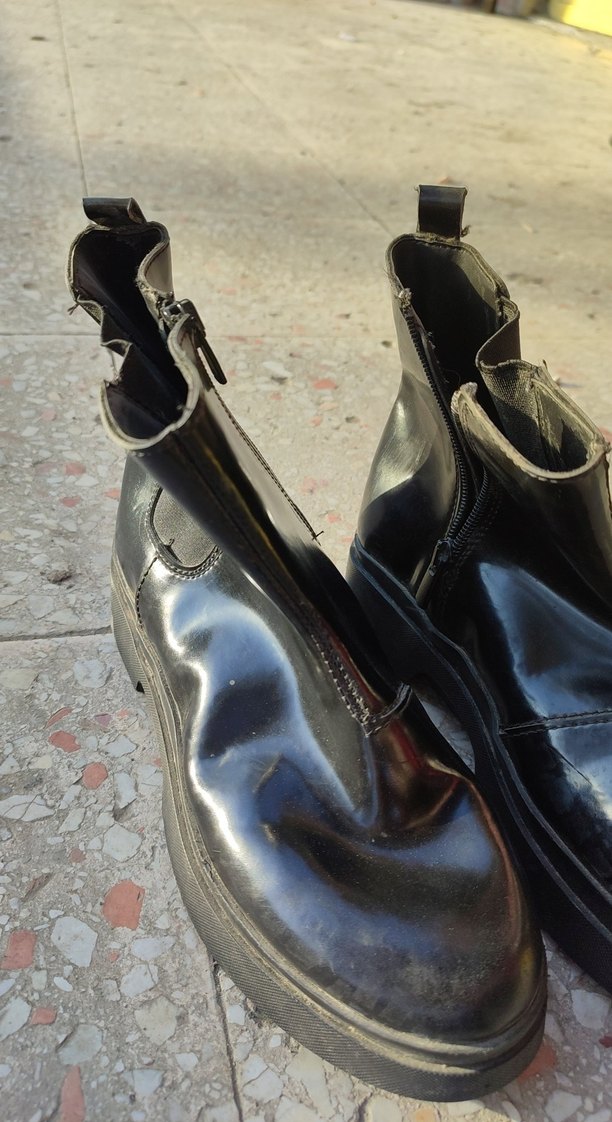 Siyah Parlak Tokalı Kadın Bot - Görsel 3