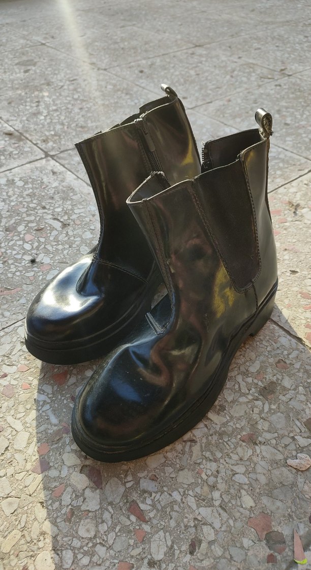 Siyah Parlak Tokalı Kadın Bot - Görsel 2