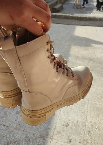 Bej Bağcıklı Kadın Botu - Görsel 3