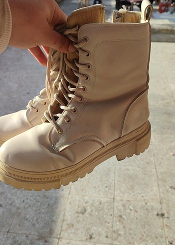 Bej Bağcıklı Kadın Botu - Görsel 2