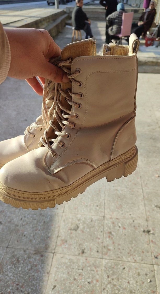 Bej Bağcıklı Kadın Botu - Görsel 2