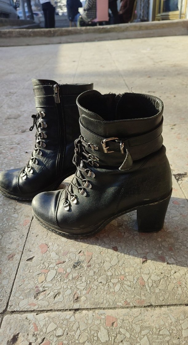 Greyder Kadın Siyah Deri Gotik Topuklu Botlar - Görsel 3