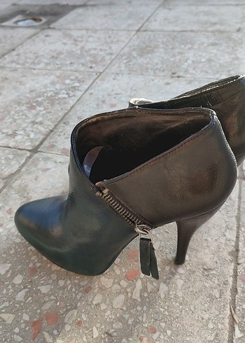 Nine West Siyah Deri Dolgu Topuklu Kadın Ayakkabı - Görsel 4