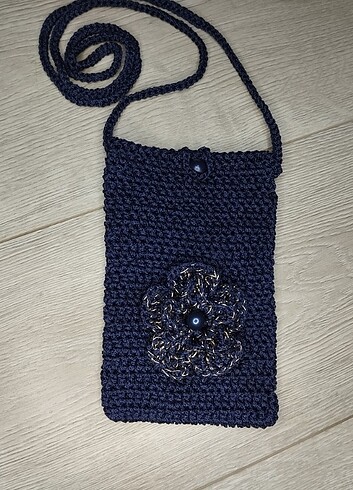 Beden Telefon çantası gül motifli simli lacivert