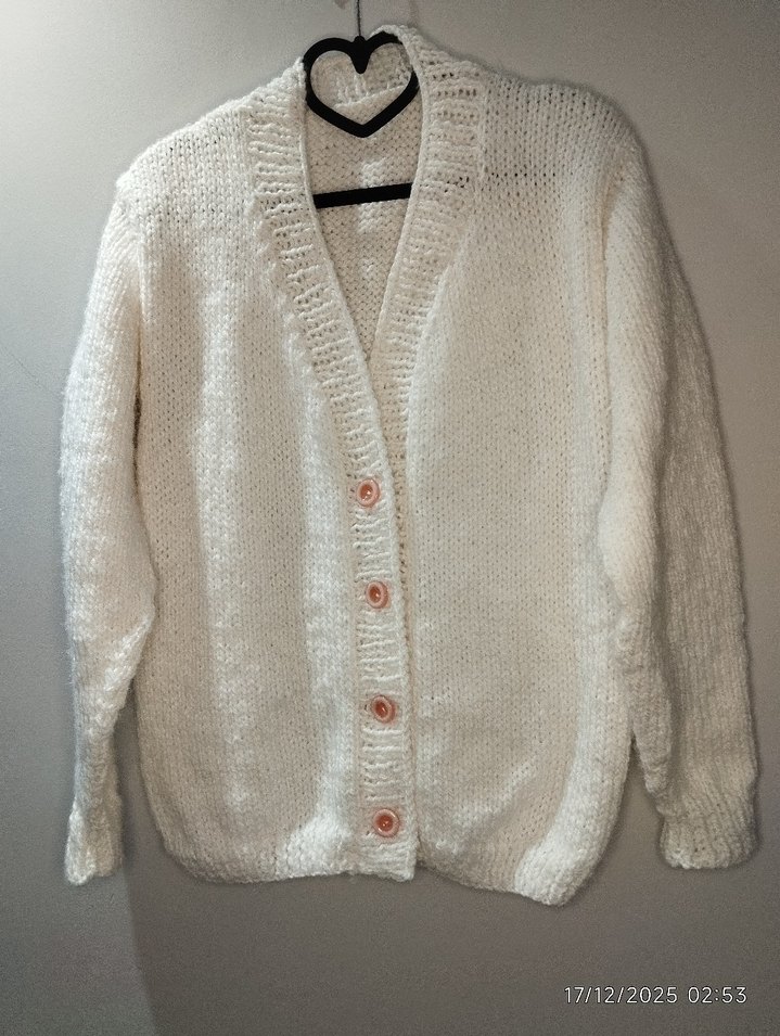 Düğmeli Beyaz Örgü Kadın Hırka - Görsel 2