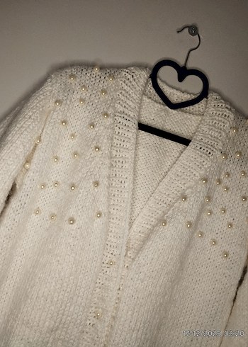 İnci Detaylı Beyaz Kışlık Örgü Hırka - Görsel 3