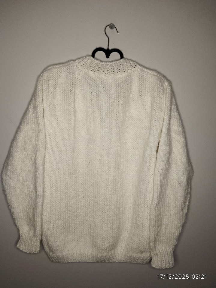 İnci Detaylı Beyaz Kışlık Örgü Hırka - Görsel 4