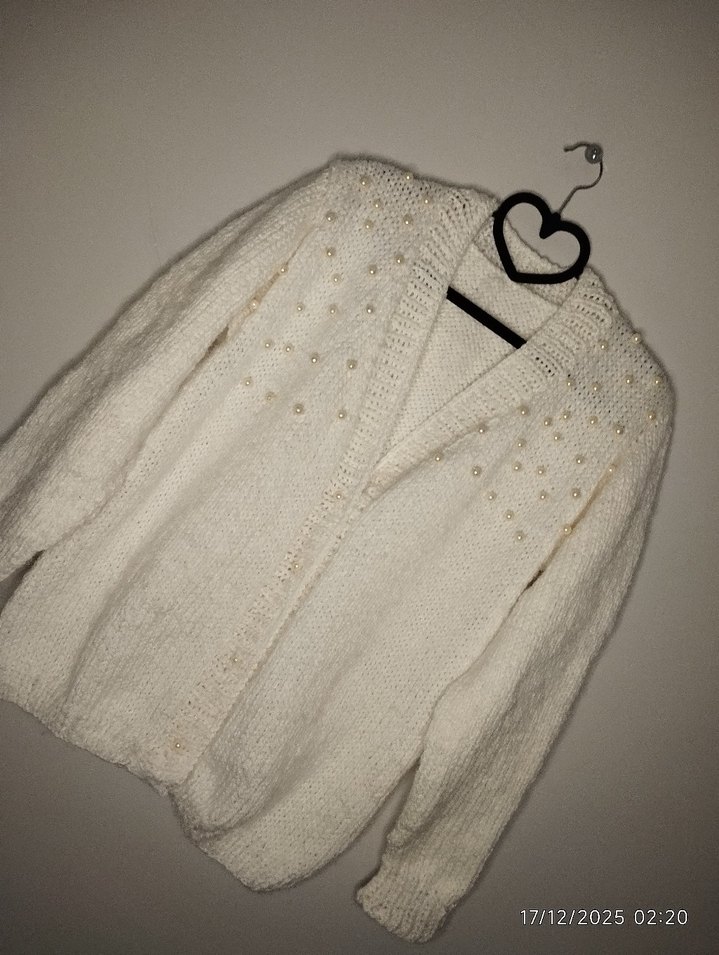 İnci Detaylı Beyaz Kışlık Örgü Hırka - Görsel 2