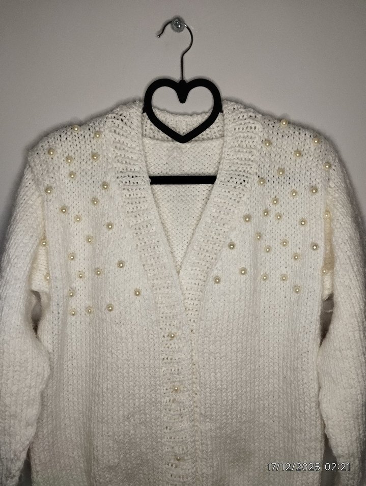 İnci Detaylı Beyaz Kışlık Örgü Hırka - Görsel 5