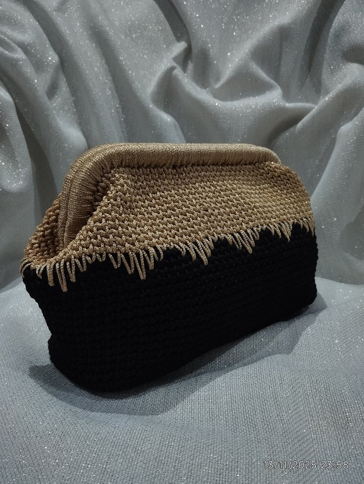 Siyah Simli Gold Nakışlı Kadın Portföy Çanta - Görsel 4