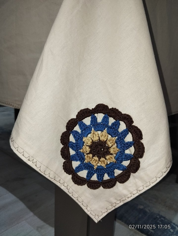 Motif işlemeli Masa Örtüsü - Görsel 4