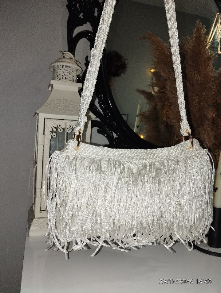 Püsküllü Parlak Beyaz Kadın Çanta - Görsel 5