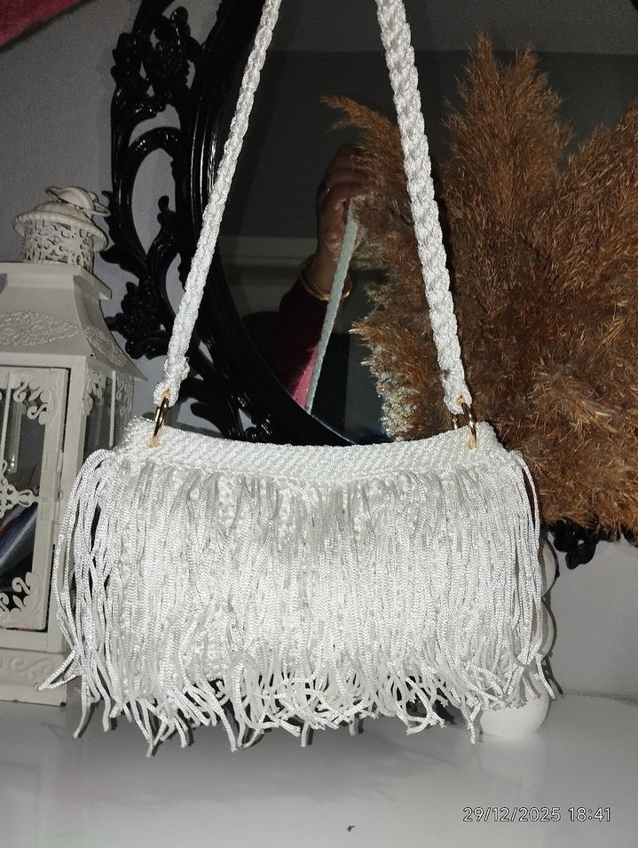 Püsküllü Parlak Beyaz Kadın Çanta - Görsel 2