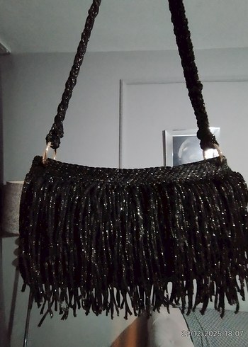 Püsküllü Parlak Siyah Gece Çanta - Görsel 5