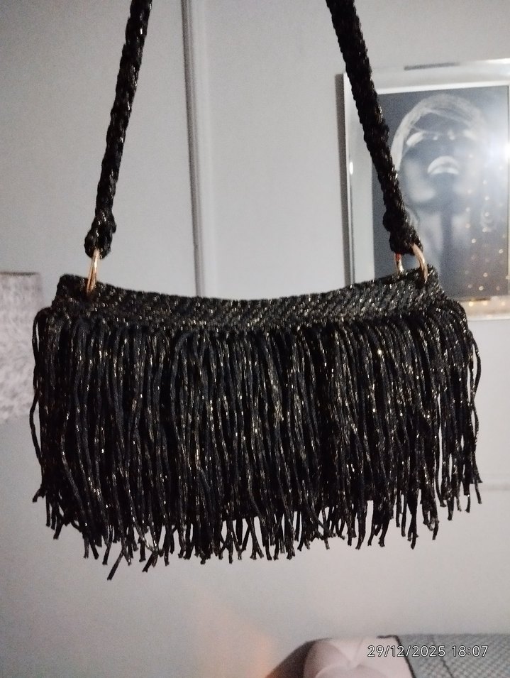 Püsküllü Parlak Siyah Gece Çanta - Görsel 4