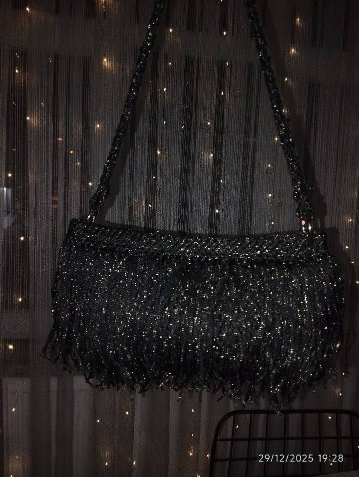 Püsküllü Parlak Siyah Gece Çanta - Görsel 3