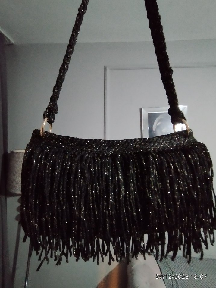 Püsküllü Parlak Siyah Gece Çanta - Görsel 5