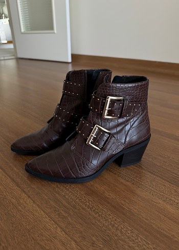 Stradivarius Kahverengi Deri Kemerli Kadın Bot