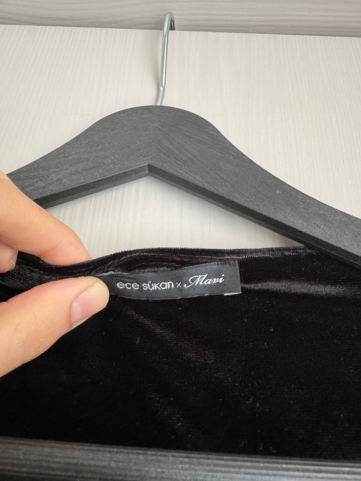 Mavi marka Siyah kadife V Yaka Gotik Mini elbise - Görsel 2