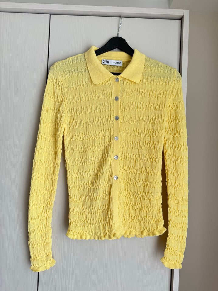 Sarı Düğmeli Kadın Hırka - Görsel 2