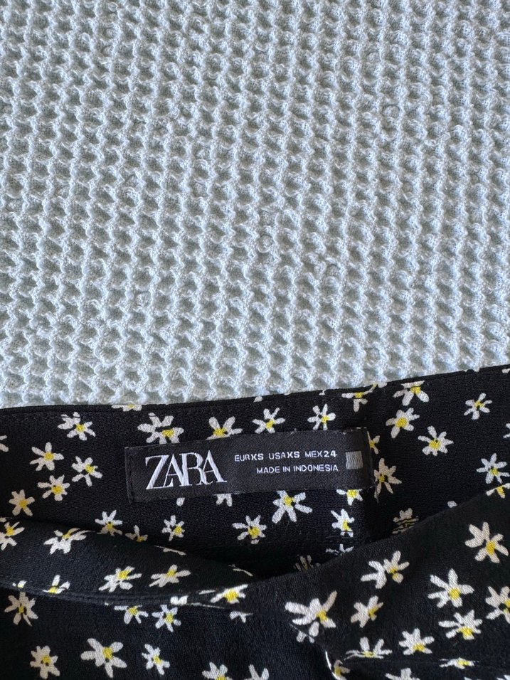 Zara Siyah Çiçek Desenli Uzun Fırfırlı Etek - Görsel 4