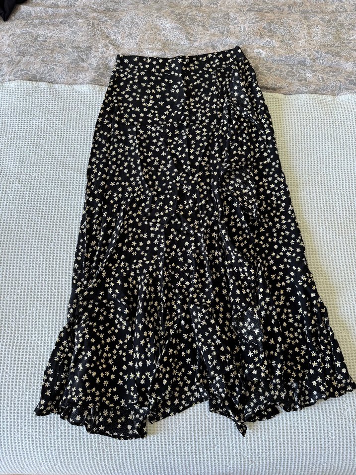 Zara Siyah Çiçek Desenli Uzun Fırfırlı Etek - Görsel 2