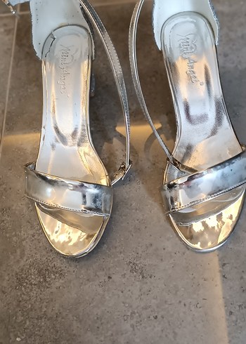 Diger Altın Renkli Yılan Desenli Stiletto