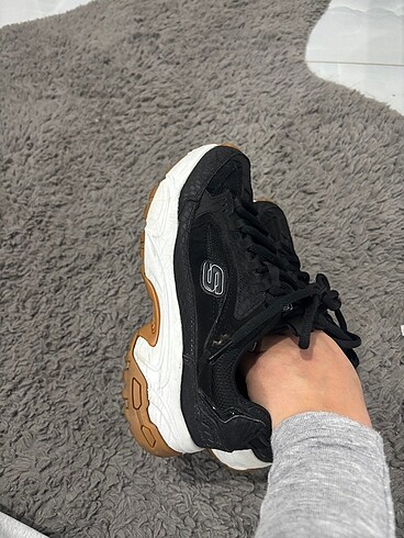37 Beden Skechers ayakkabı