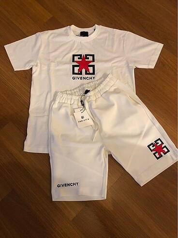 Givenchy şort ve t shirt